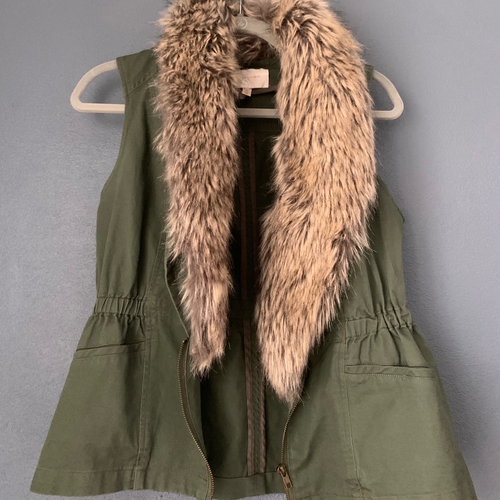 Skies Are Blue faux fur collar vest EUC